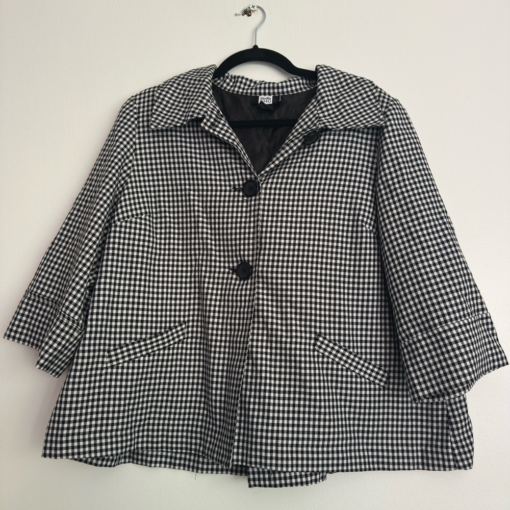 Studio Black and White Houndstooth Cape